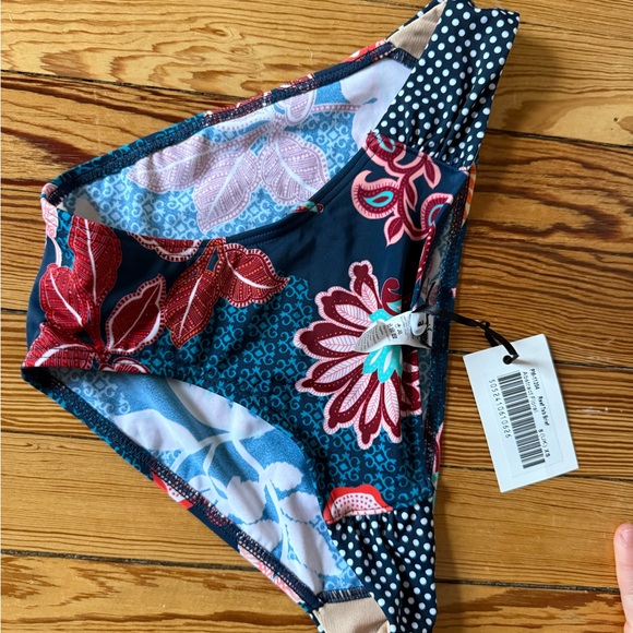 Vibrant Floral Bikini with Polka Dot Details - Picture 2 of 4